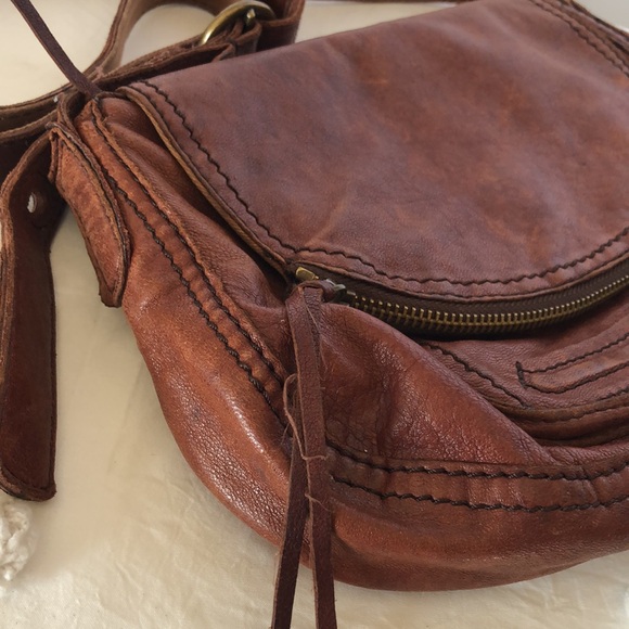 LUCKY BRAND Vintage cognac brown genuine lamb leather saddle bag crossbody. - Picture 3 of 13